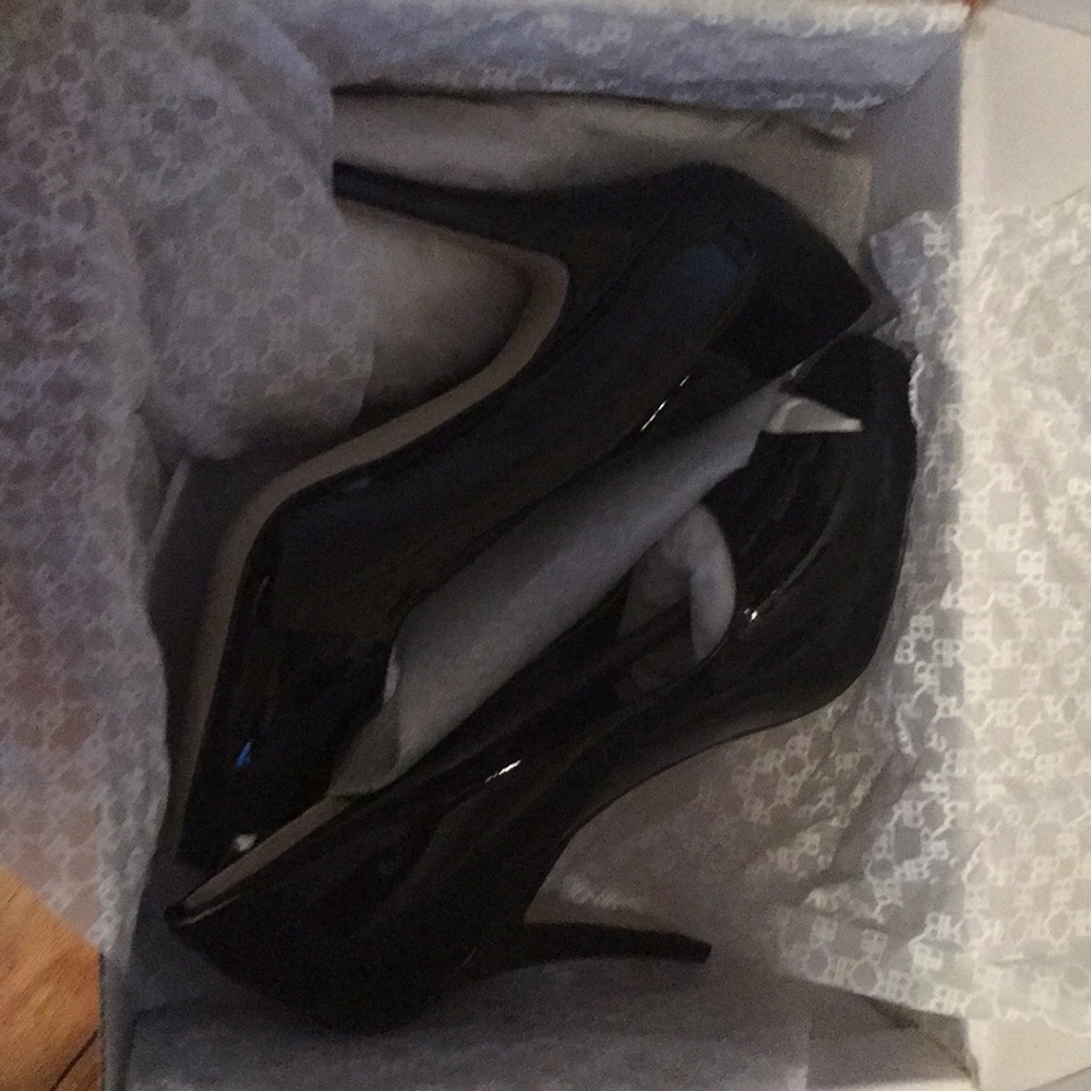 Banana republic black patent open toe heels